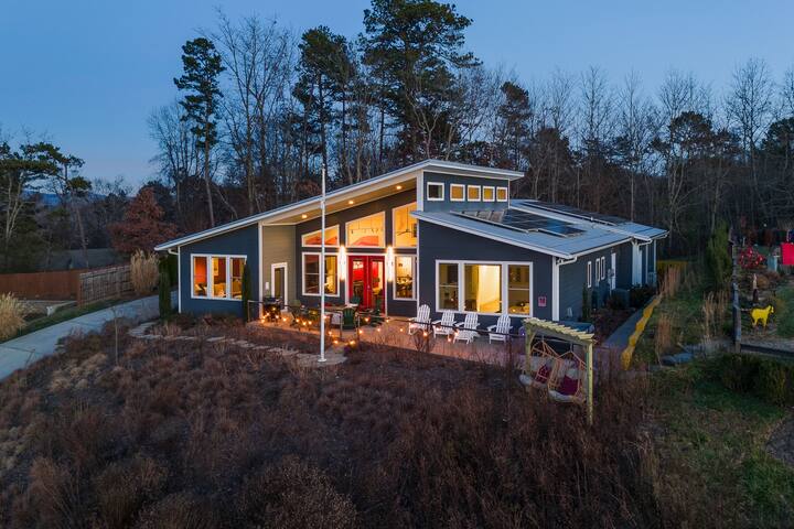 Views -Game Room- Hot Tub-downtownAsheville 12 min gallery image 2