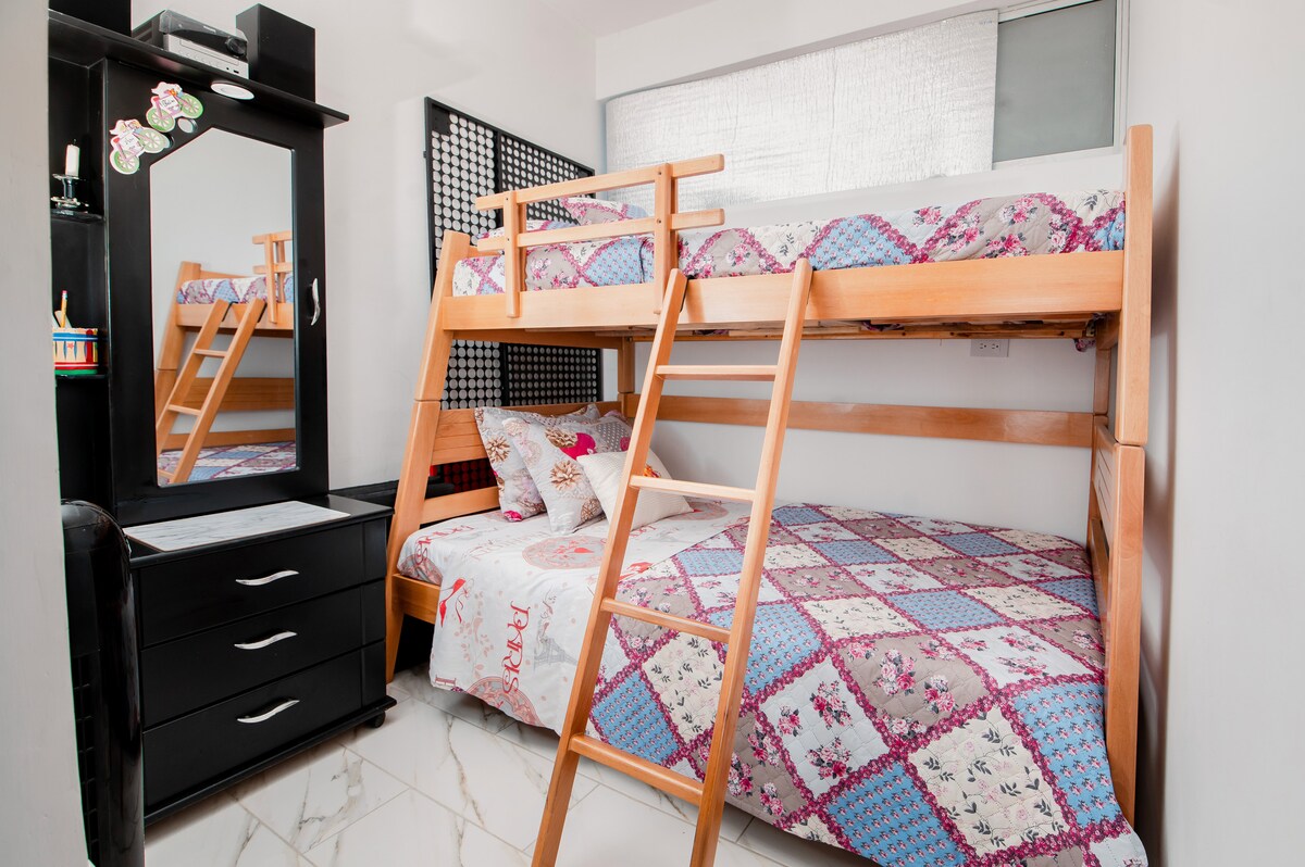 საძინებელი 2 ორსართულიანი საწოლი 