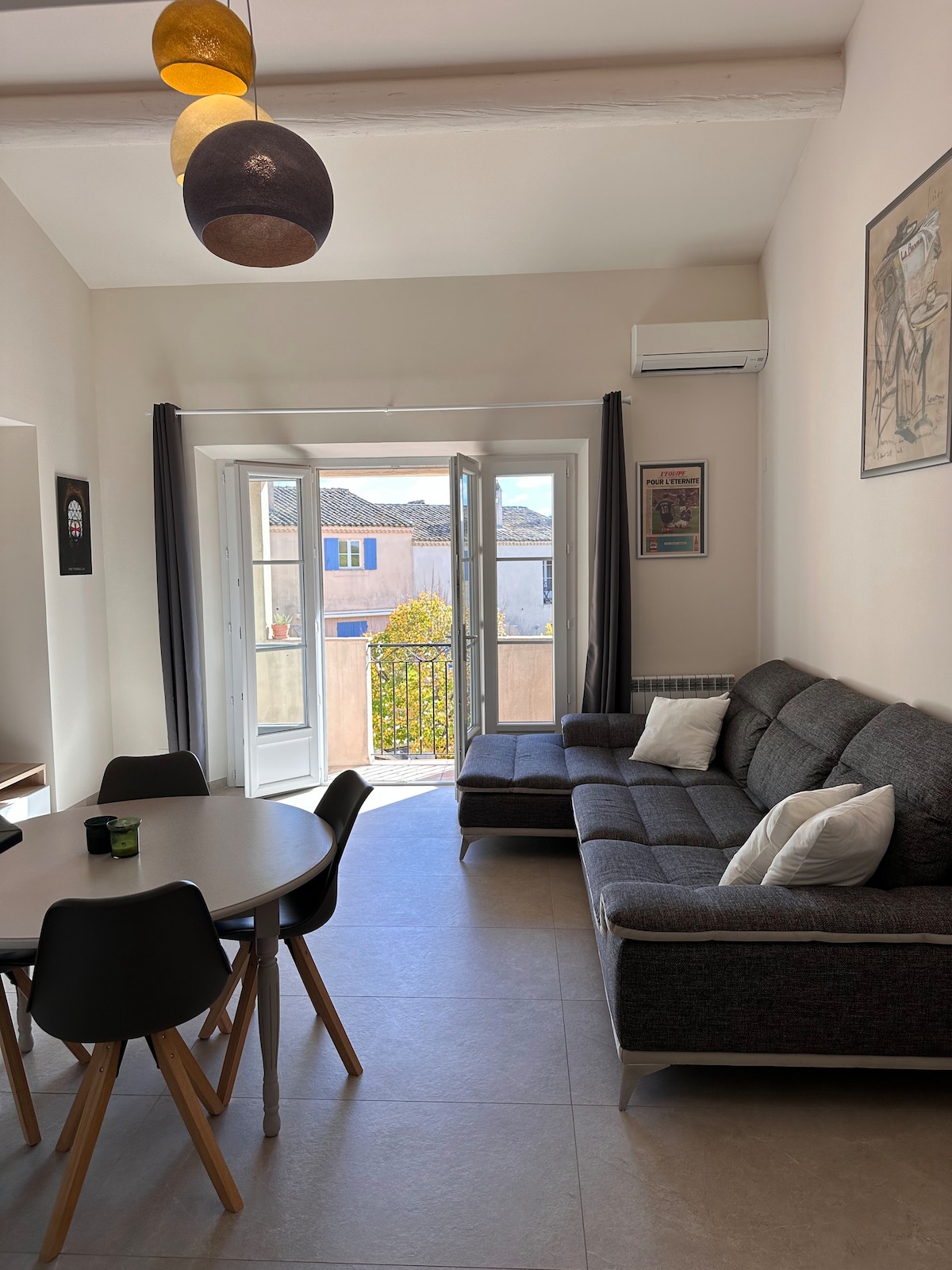 Airbnb performant: 72 m2 air-conditioned 2-bedroom apartment, completely renovated, lake view à Mallemort