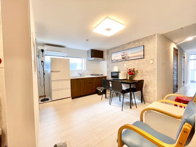 T301y位于板桥区中心位置、板桥车站4分，新板桥车站3分、到银座19分、到池袋大都会2分钟，无电梯