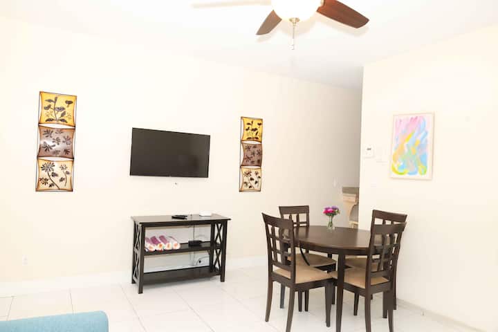 Silk Cotton Apartment 27 - Nassau