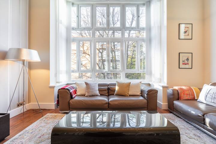 Luxurious 2 Foam Beds/Baths Roche Bobois w Lift gallery image 4