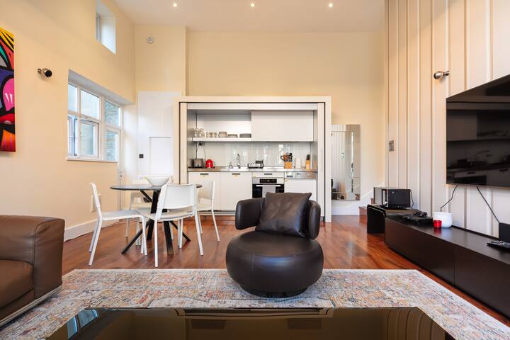 Luxurious 2 Foam Beds/Baths Roche Bobois w Lift gallery image 3