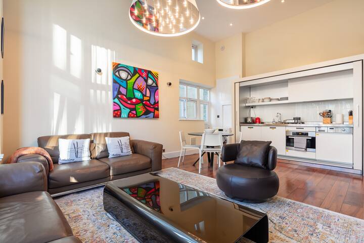 Luxurious 2 Foam Beds/Baths Roche Bobois w Lift gallery image 5