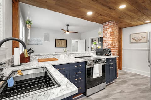 Historic home walkable 2 Restaurants & Distillery