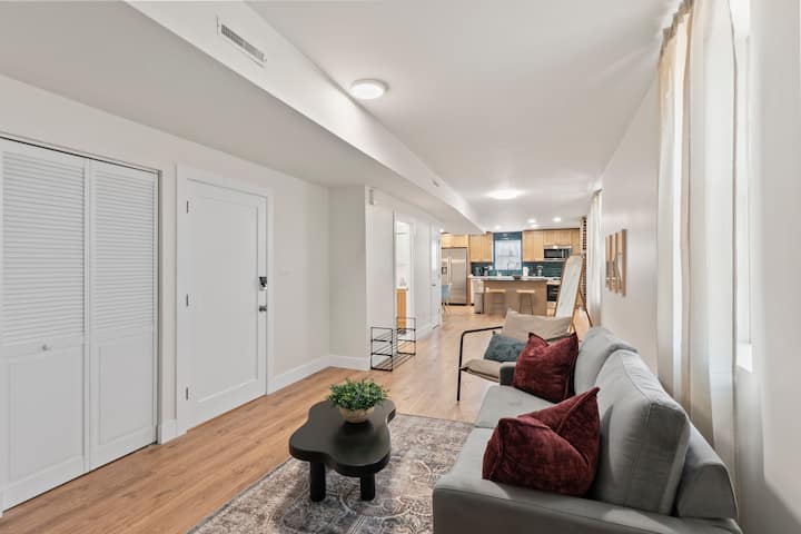 Spacious Soulard 1br Apt—sleeps 6 Comfortably - St. Louis, MO