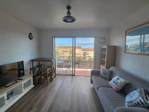 Popular Airbnb listing: Welcome aboard in Port La Nouvelle