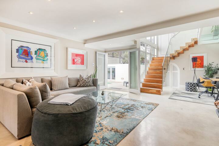 Solar-Power Green Point Village Retreat gallery image 4