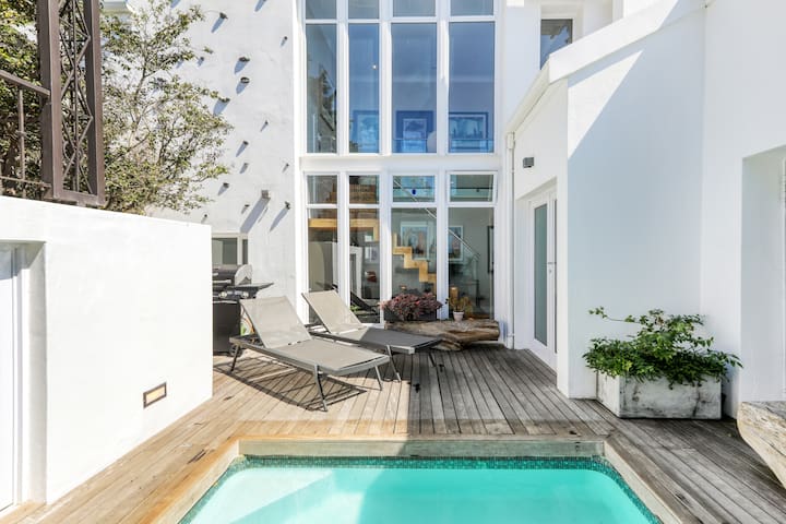 Solar-Power Green Point Village Retreat