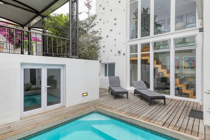 Solar-Power Green Point Village Retreat gallery image 5