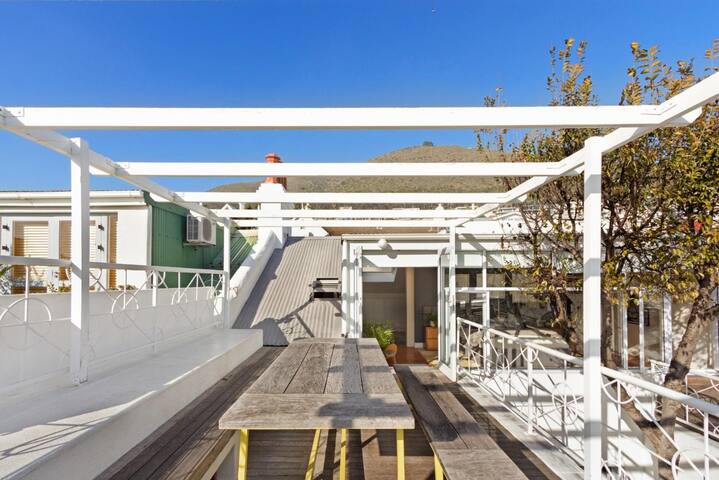 Solar-Power Green Point Village Retreat gallery image 3