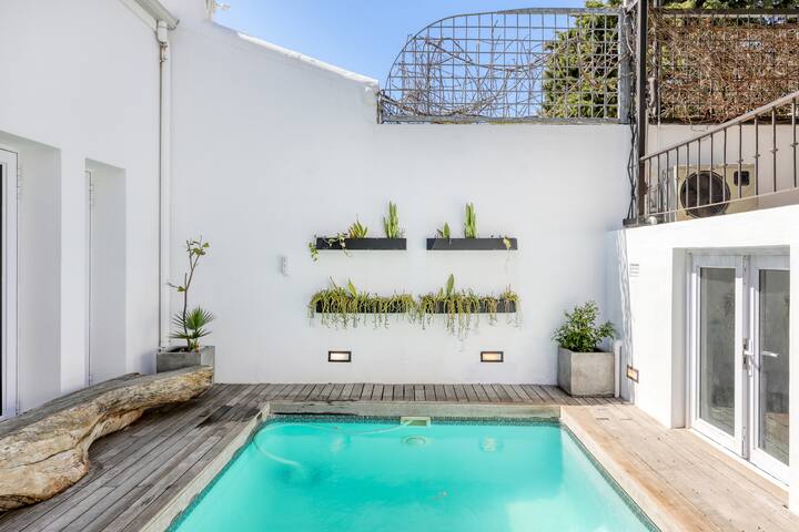 Solar-Power Green Point Village Retreat gallery image 2