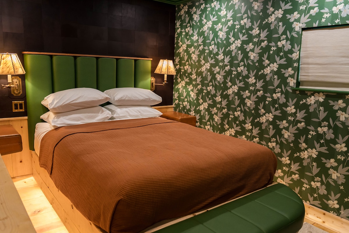 100% cotton percale sheets and custom platform bed with upholstered headboard and bench.  USB-A/USB-C outlets on each side of the bed for your convenience.