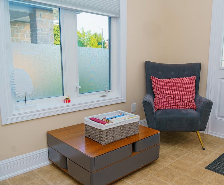Near Invista: Sleeps 9 + Parking. Great Space - Kingston