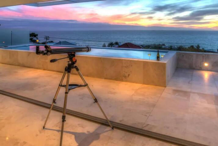 Infinity Villa (5 Star Camps Bay Villa) gallery image 4