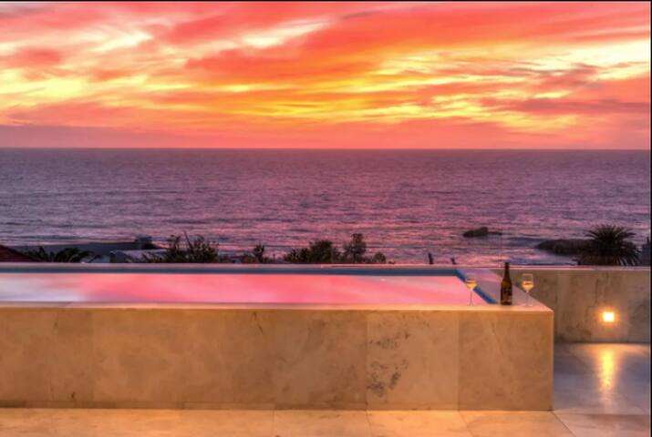 Infinity Villa (5 Star Camps Bay Villa) gallery image 3