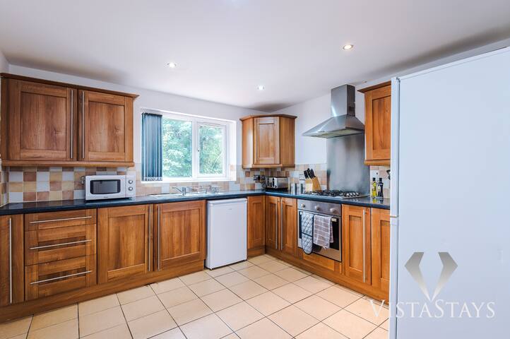 5x Double Beds w/ Pool Table | Driveway Park | PS4 gallery image 5