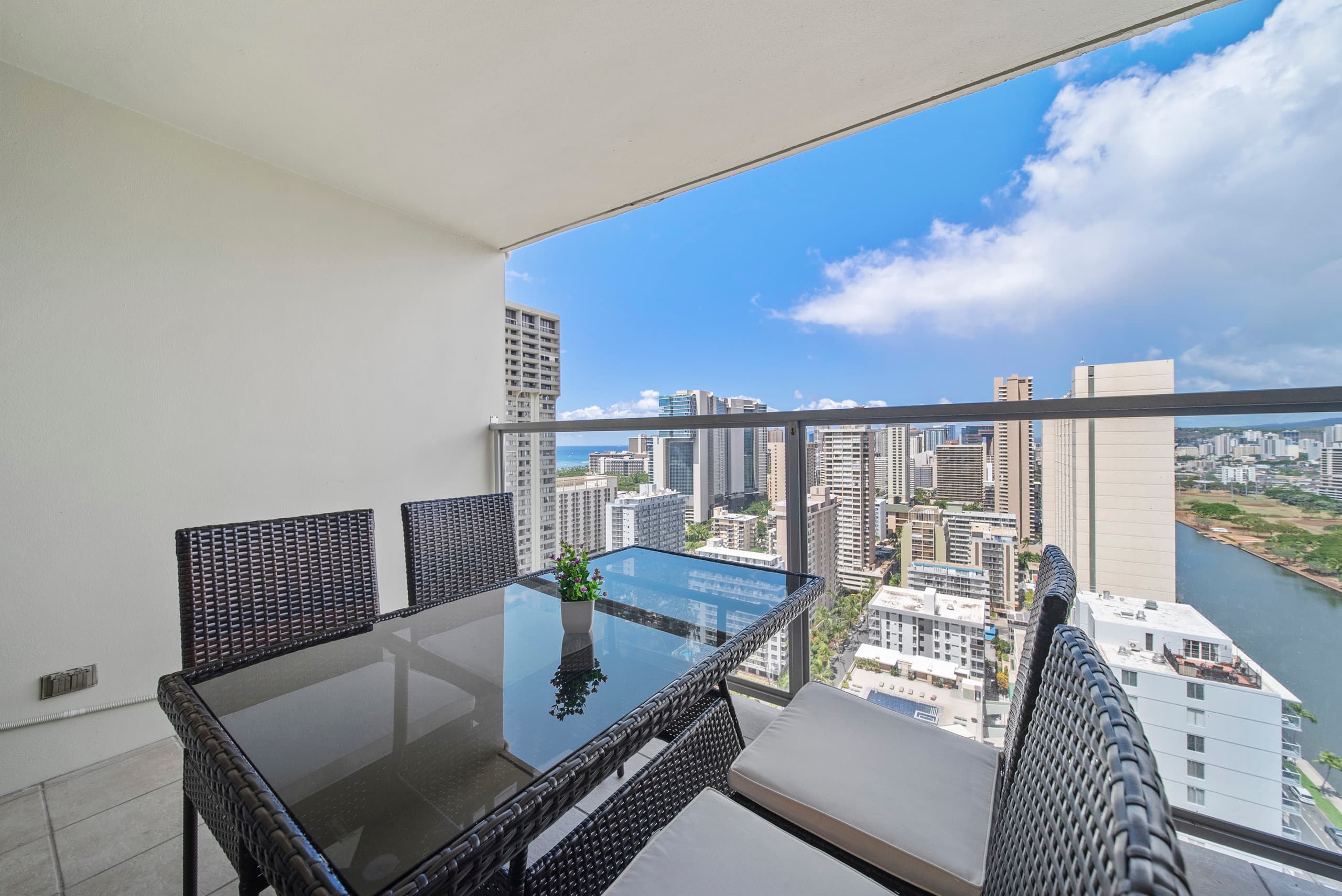 Wakiki 30FL Cozy Studio Pool&Ocean Views&Fireworks - Image 40