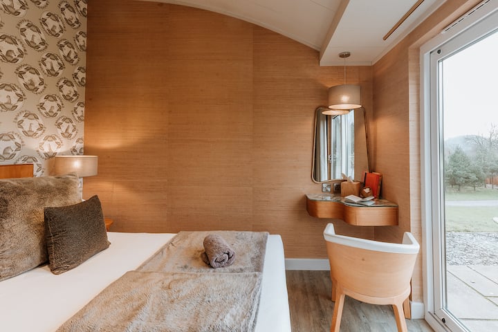 Ardmore - יכול להיות סופר קינג או זוגי לפי בקשה עם מקלחת צמודה.  עם נוף לפארק. 