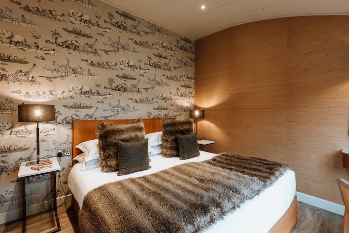 זמבזי - יכול להיות סופר קינג או זוגי לפי בקשה עם מקלחת צמודה. 