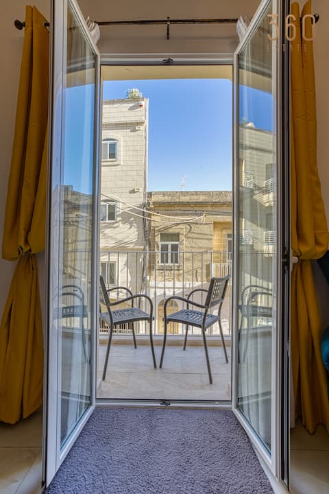 Stylish 3BR home with large terrace in Mosta
