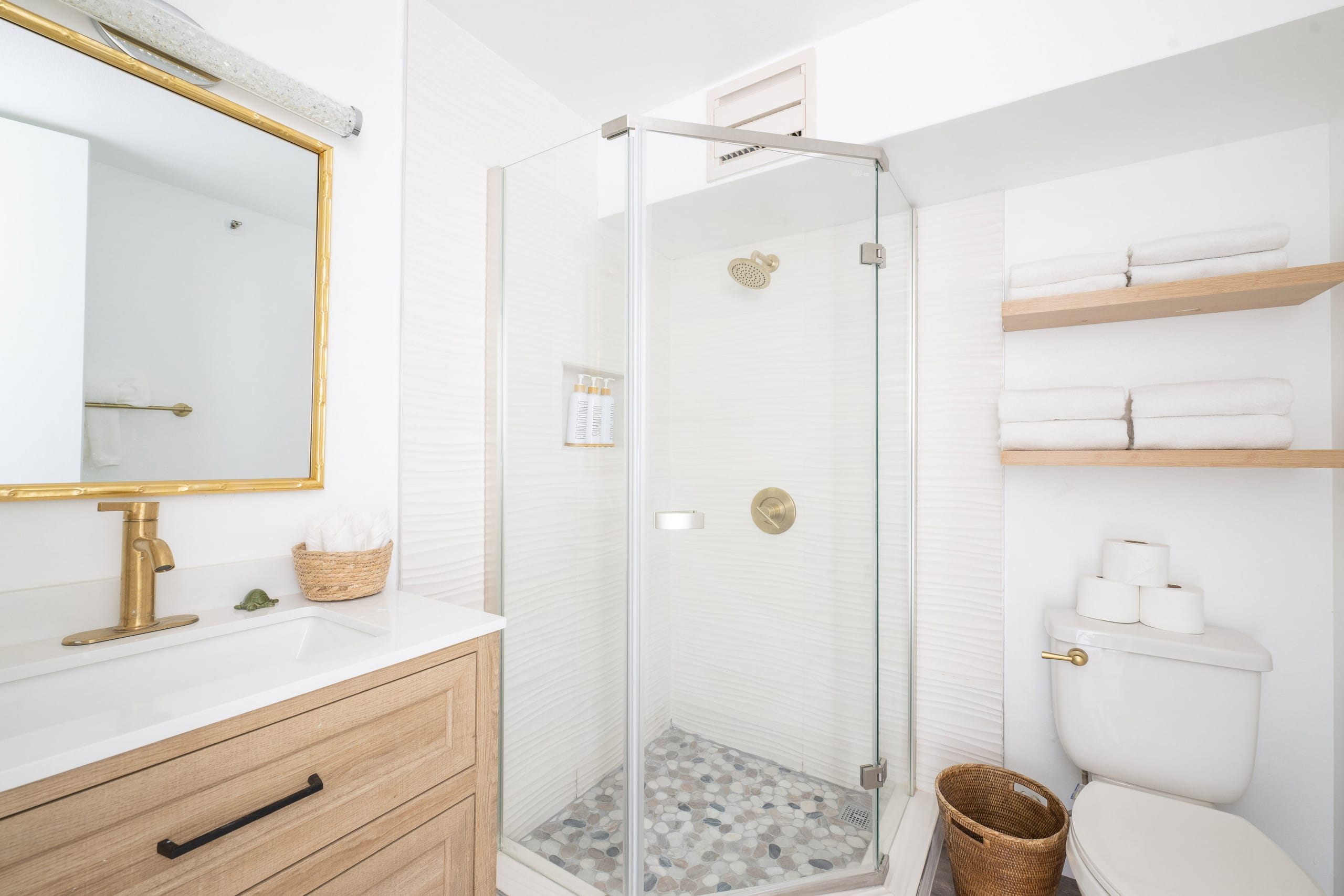 Condo in Honolulu · ★4.84 · 1 bedroom · 4 beds · 1 private bath - Image 53