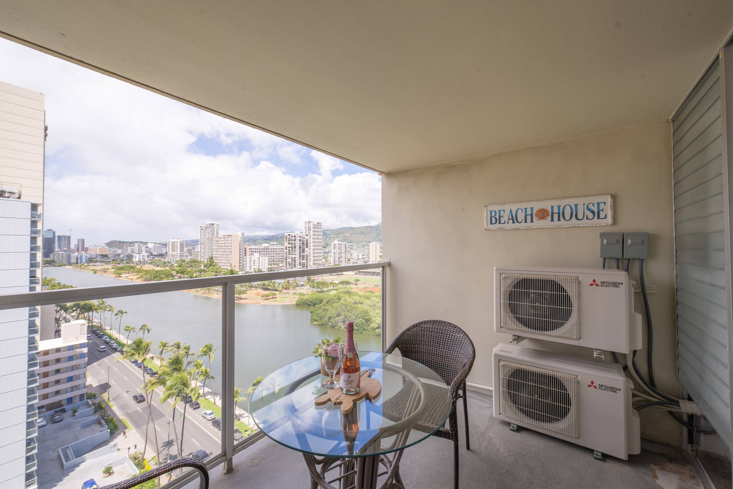 Condo in Honolulu · ★4.84 · 1 bedroom · 4 beds · 1 private bath - Image 14
