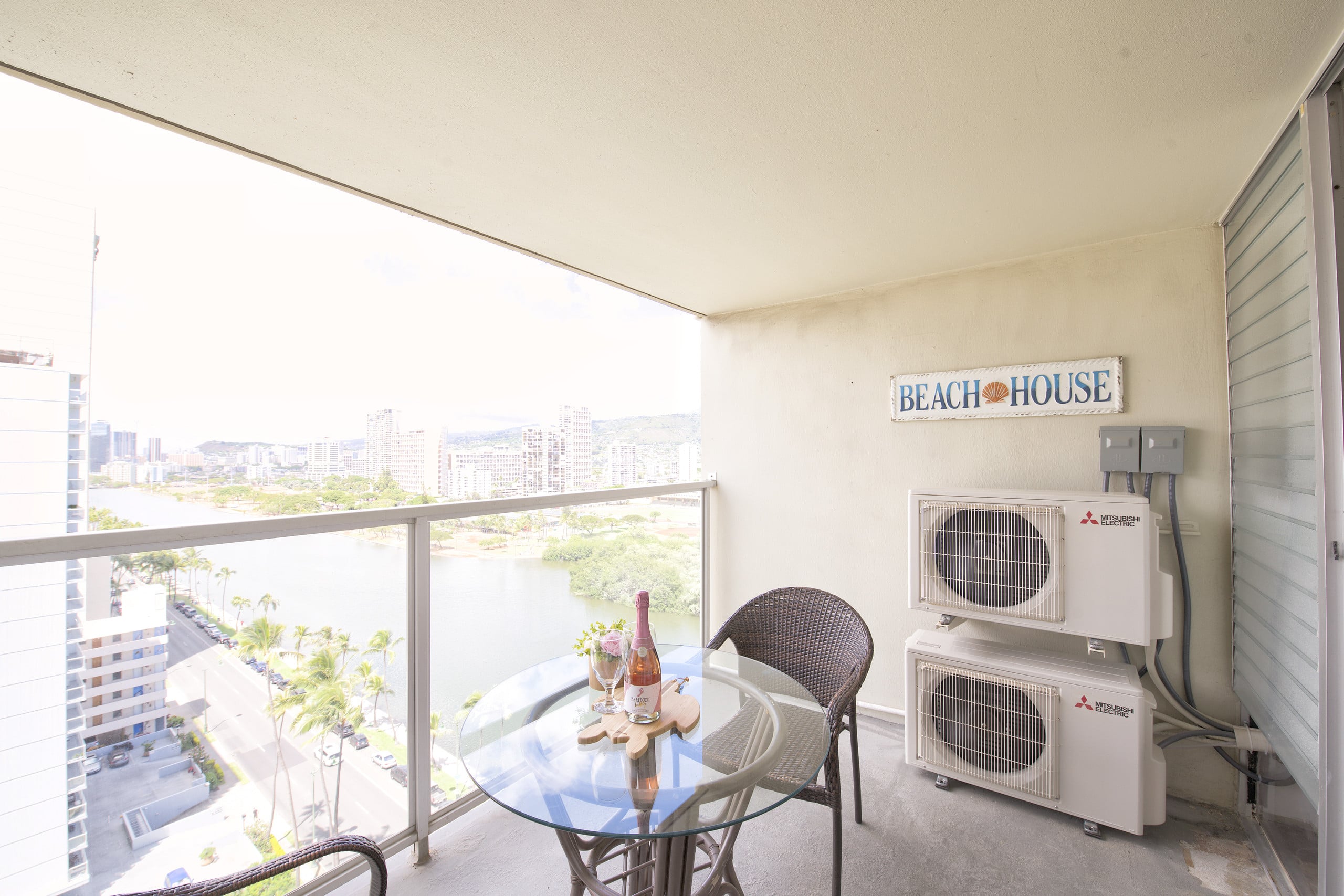 Condo in Honolulu · ★4.84 · 1 bedroom · 4 beds · 1 private bath - Image 19