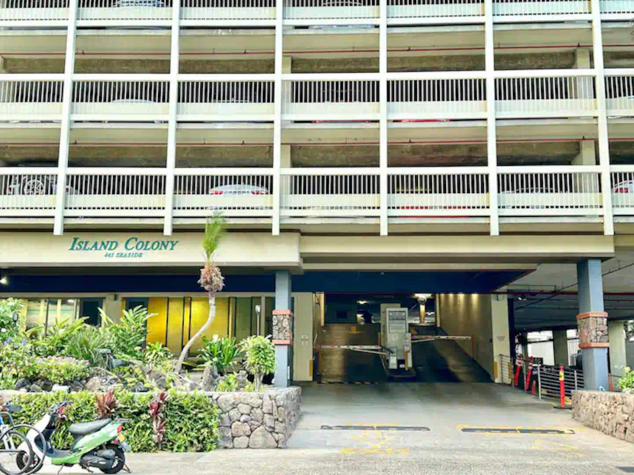 Condo in Honolulu · ★4.84 · 1 bedroom · 4 beds · 1 private bath - Image 74