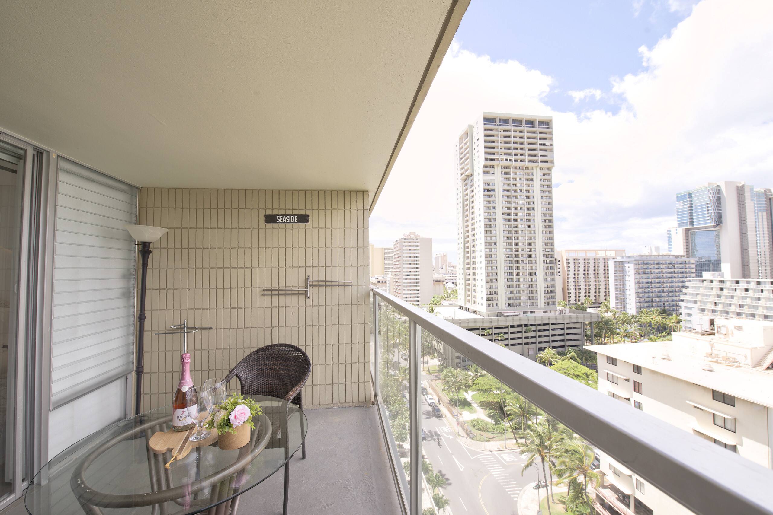 Condo in Honolulu · ★4.84 · 1 bedroom · 4 beds · 1 private bath - Image 18