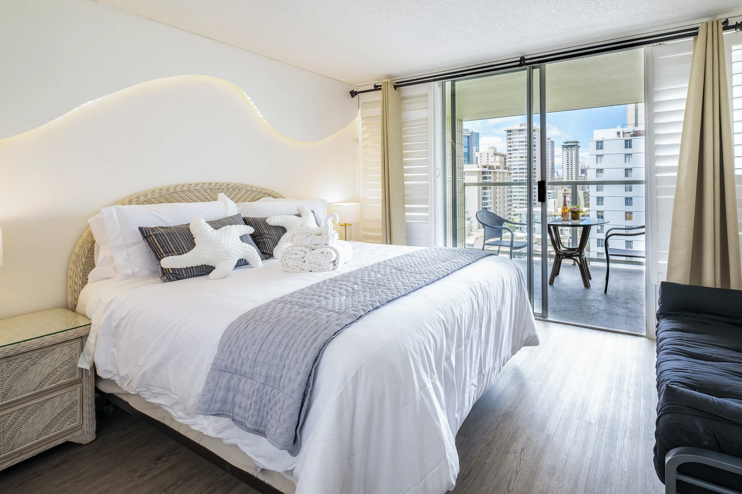 Condo in Honolulu · ★4.84 · 1 bedroom · 4 beds · 1 private bath - Image 48