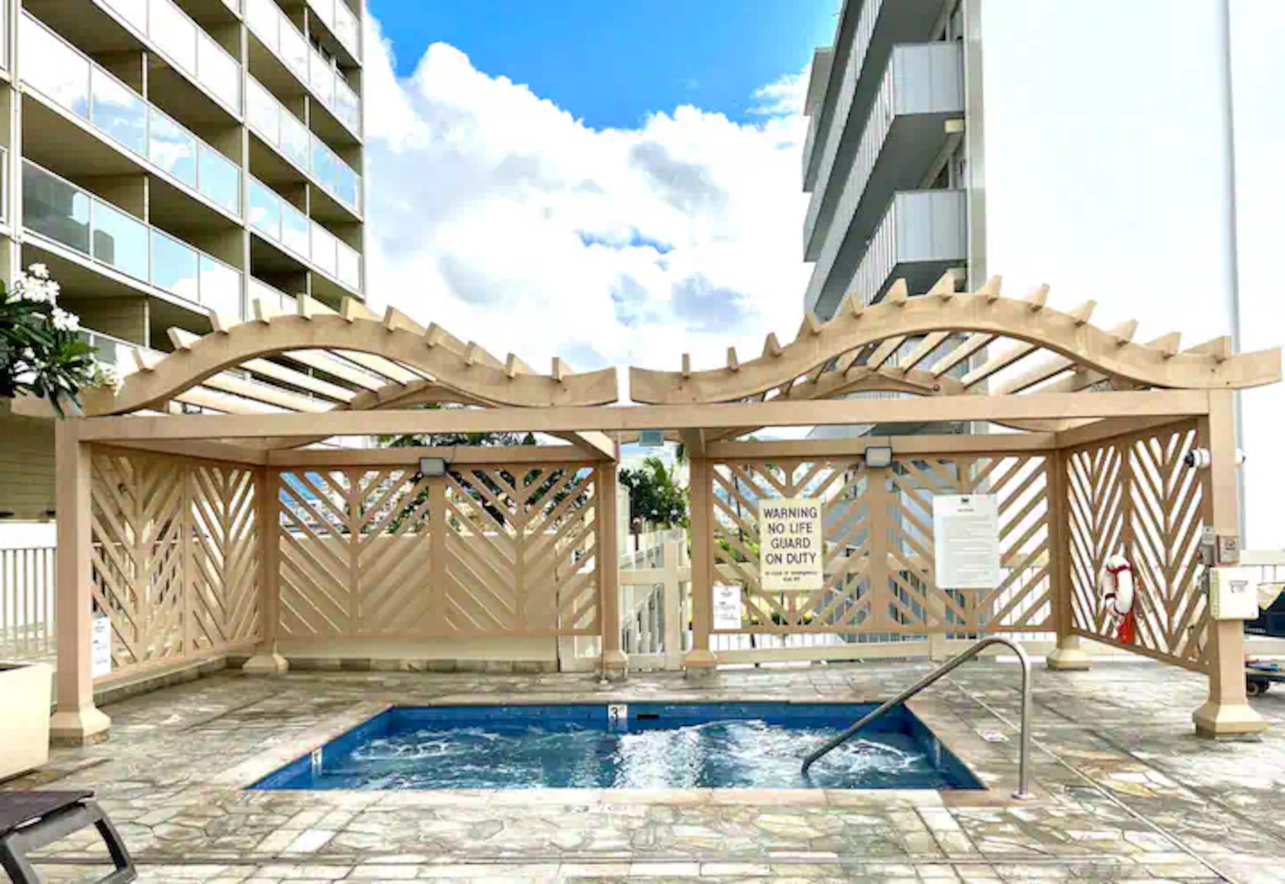 Condo in Honolulu · ★4.84 · 1 bedroom · 4 beds · 1 private bath - Image 70