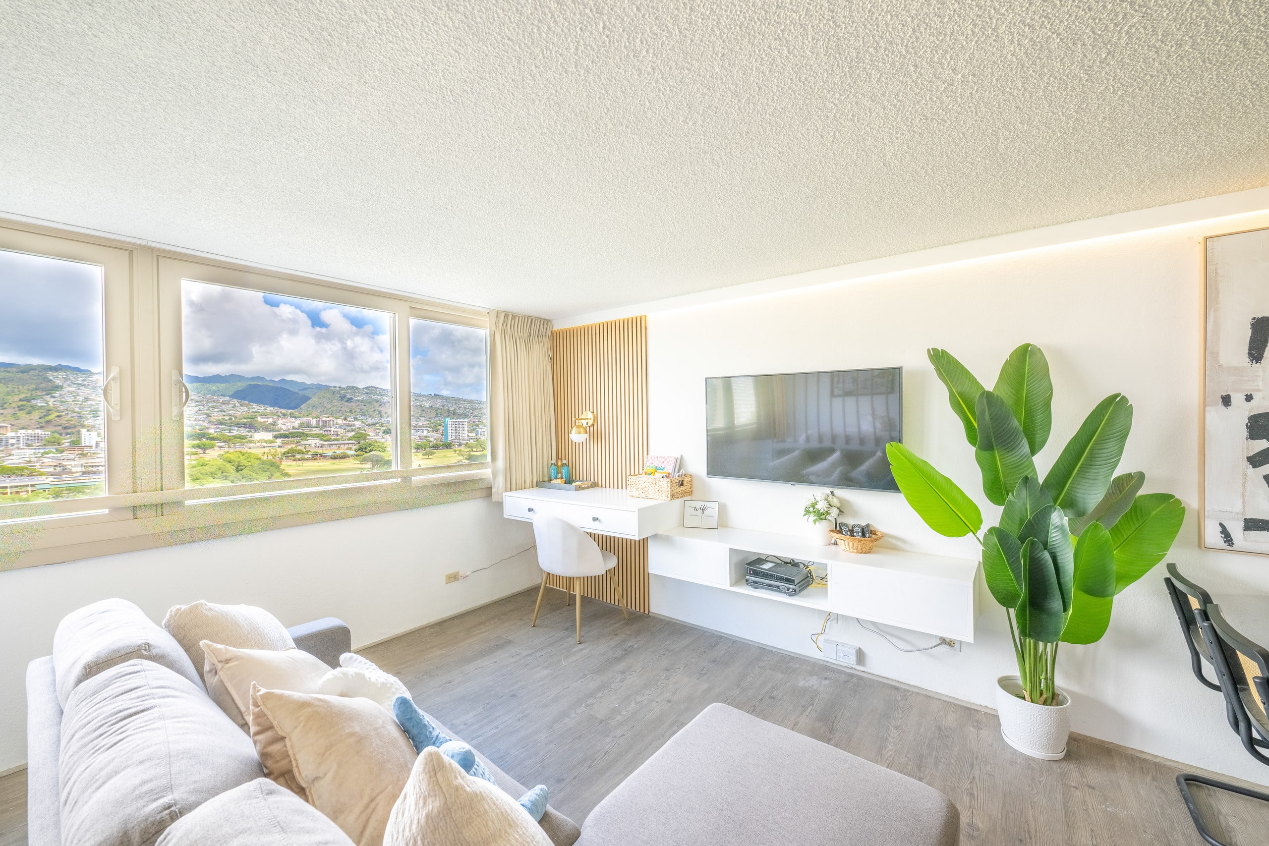 Condo in Honolulu · ★4.84 · 1 bedroom · 4 beds · 1 private bath - Image 8