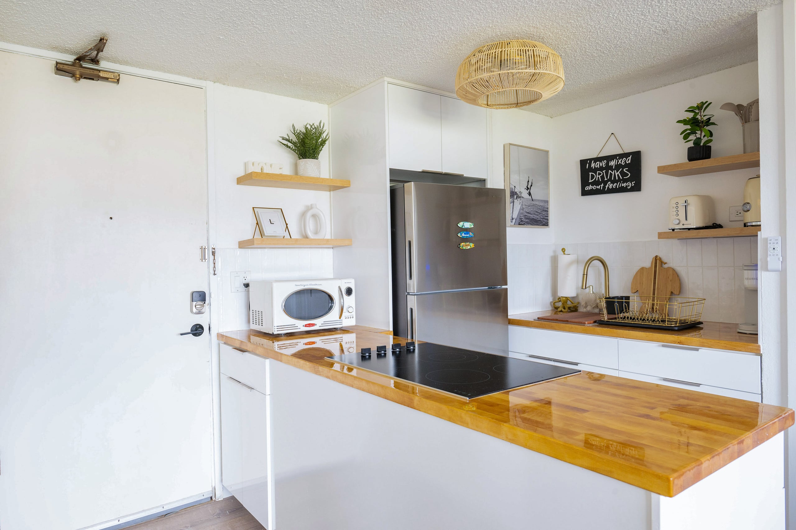 Condo in Honolulu · ★4.84 · 1 bedroom · 4 beds · 1 private bath - Image 23