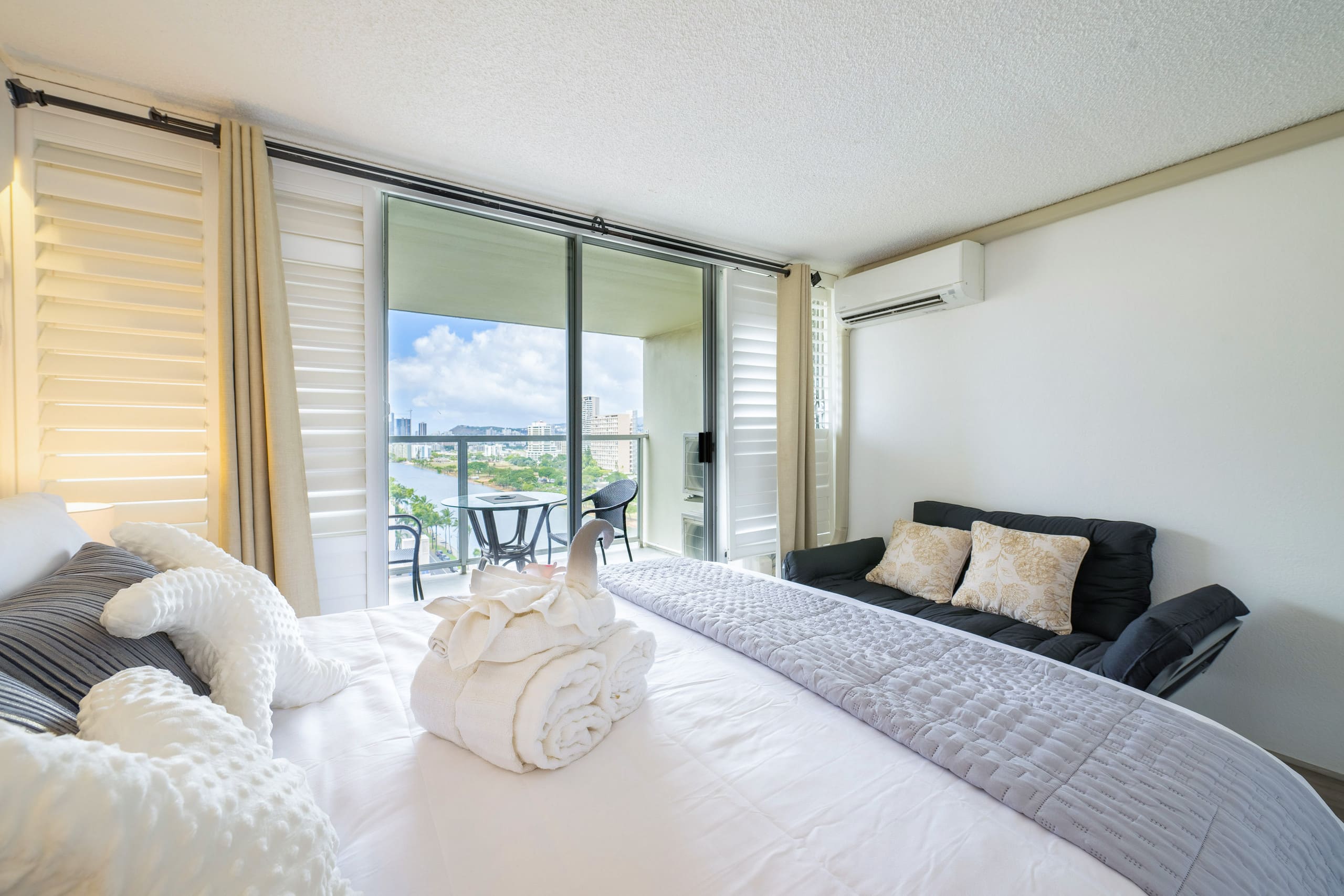 Condo in Honolulu · ★4.84 · 1 bedroom · 4 beds · 1 private bath - Image 44