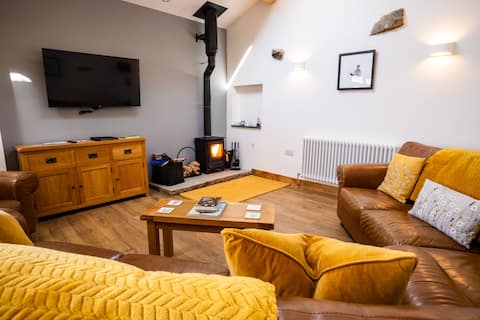 Popular Airbnb listing: Beckstones on the River Eden, Cumbria in Westmorland And Furness