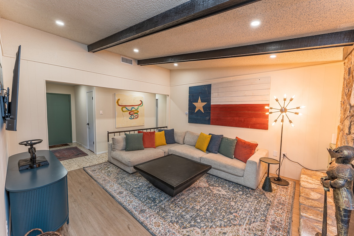 Successful Airbnb property: Party Pad! Sleeps 18, Heated Pool, Heart of ATX! in Barton Hills