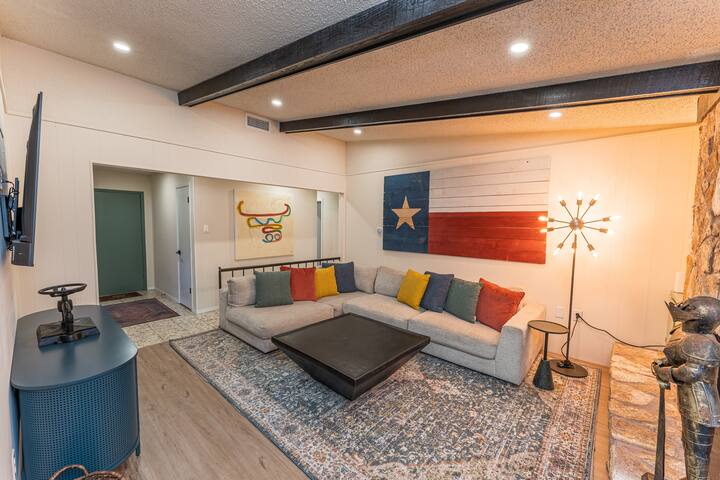 Party Pad! Sleeps 18, Heated Pool, Heart of ATX! gallery image 3