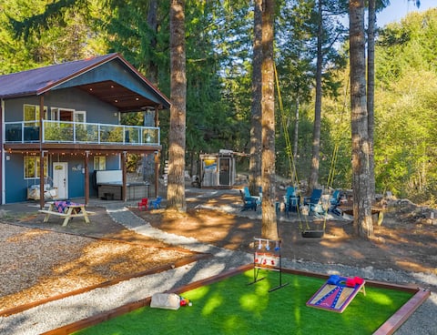 River Retreat w/hot tub, beach, game room