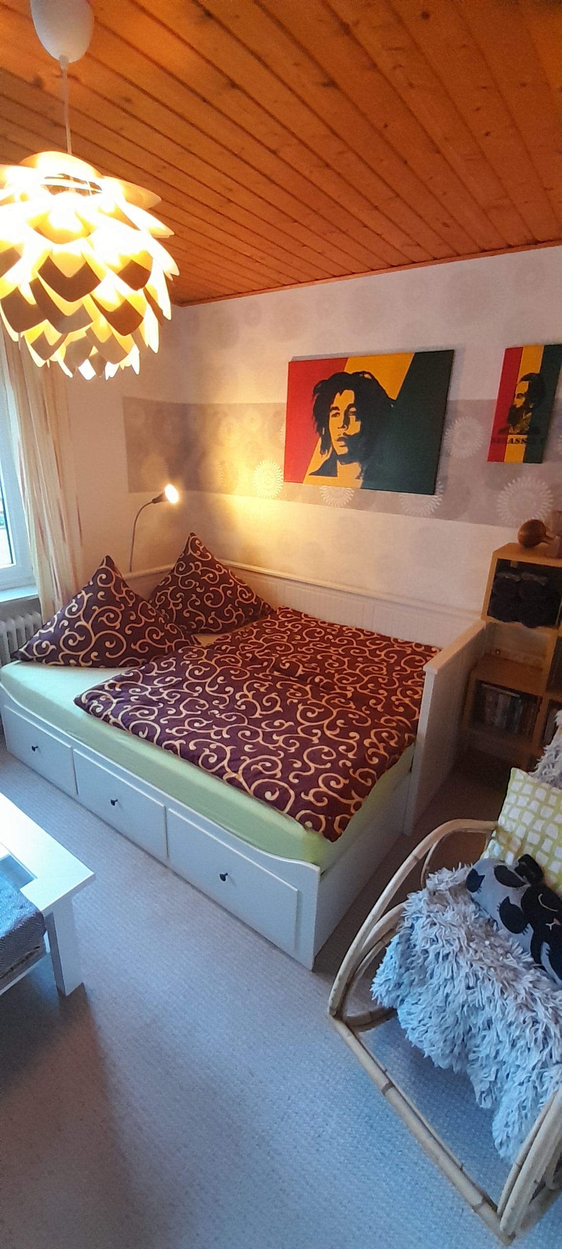 Habitación doble "Nairobi
La cama tamaño queen (1,60 m * 2,00 m) tiene capacidad para dos huéspedes adultos.