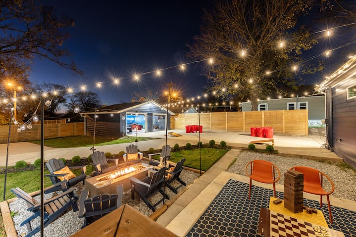 Luxury Home- Huge Yard, Fire Pit & Game/Movie Room