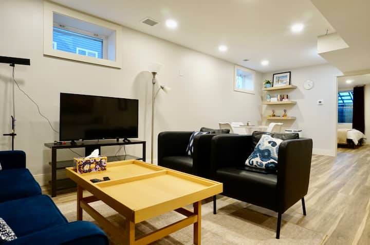 Modern 2br Retreat Near Boston | Walk To 2 Subways - Somerville, MA
