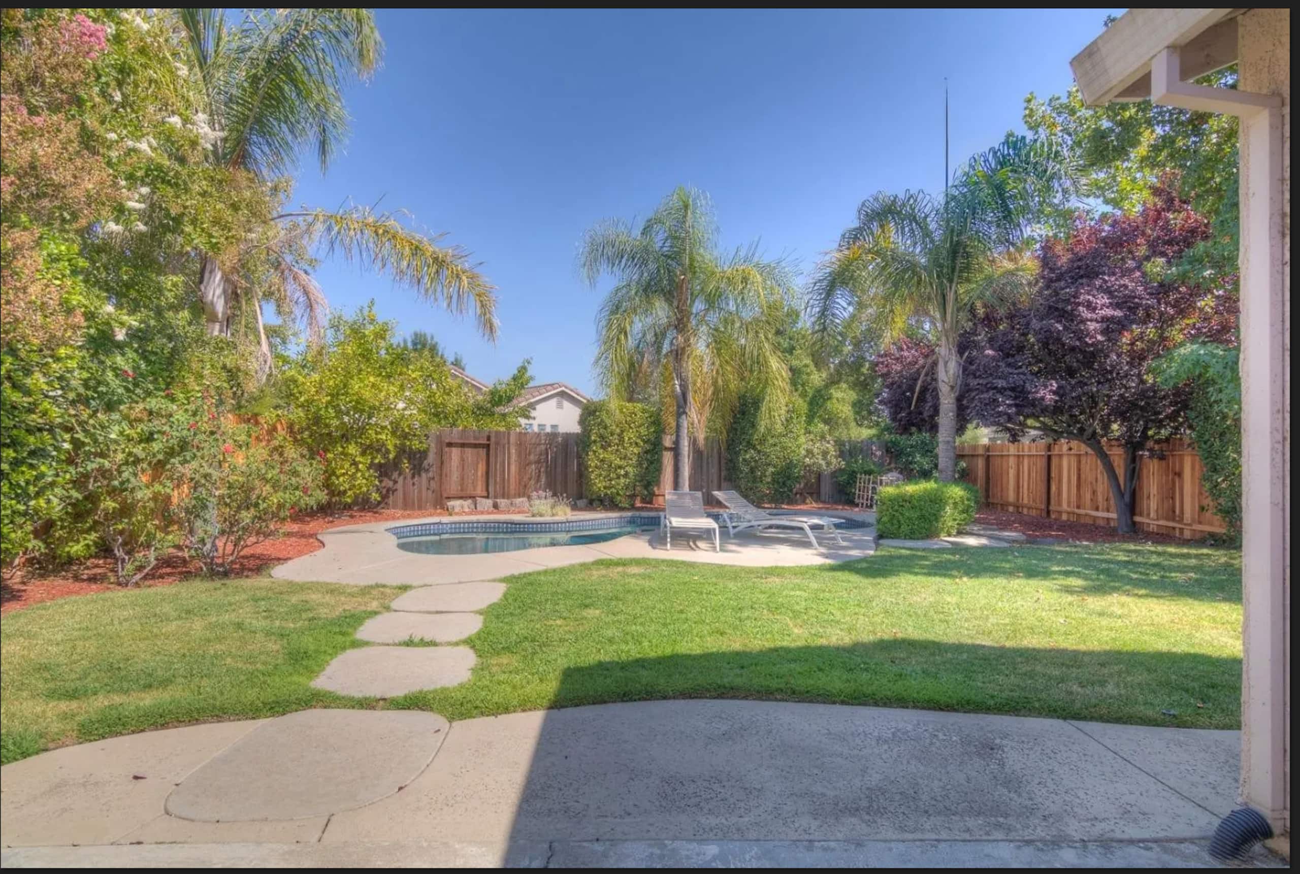Home in West Sacramento · ★4.96 · 3 bedrooms · 5 beds · 2 private baths - Image 26