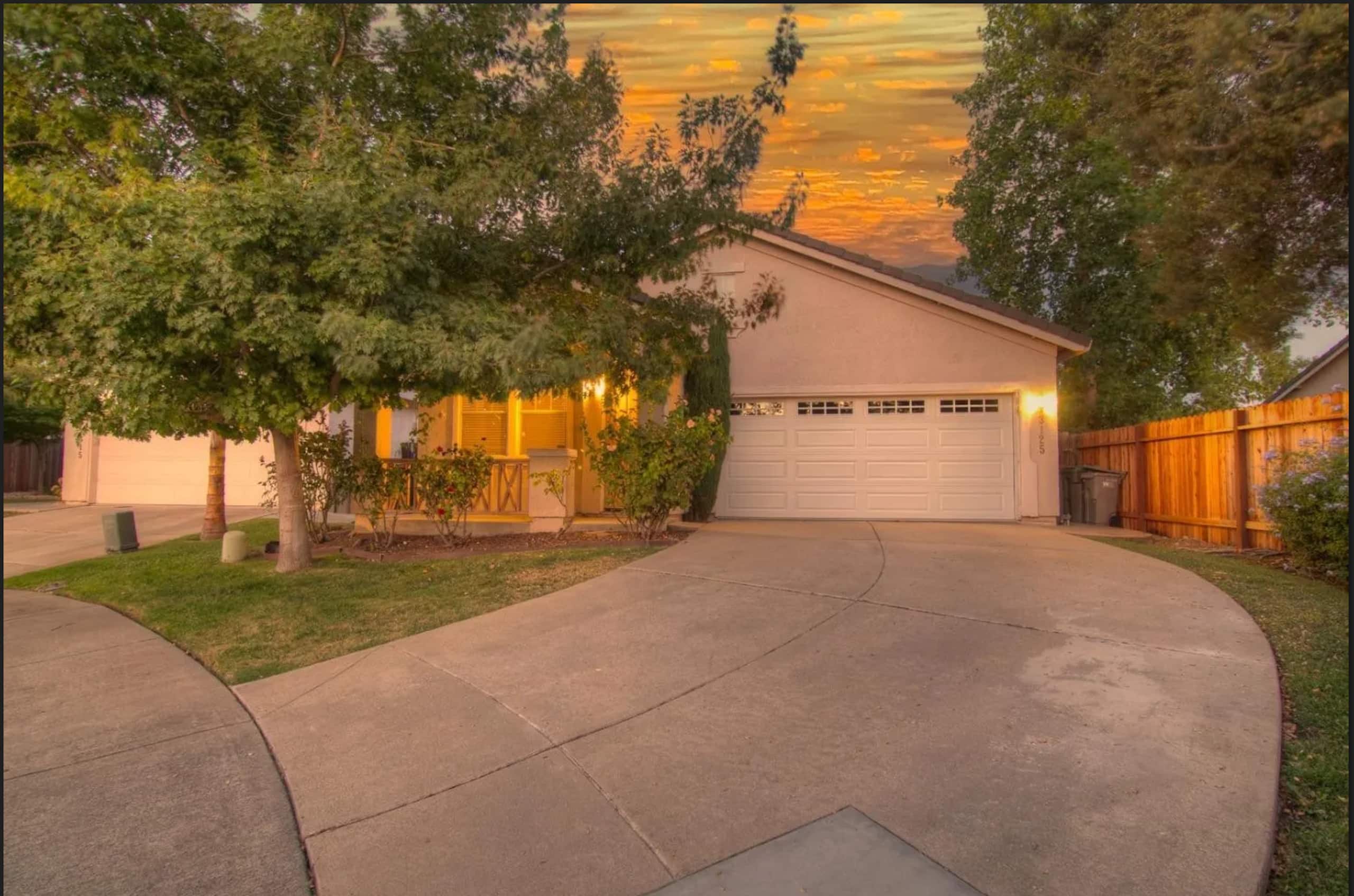 Home in West Sacramento · ★4.96 · 3 bedrooms · 5 beds · 2 private baths - Image 28