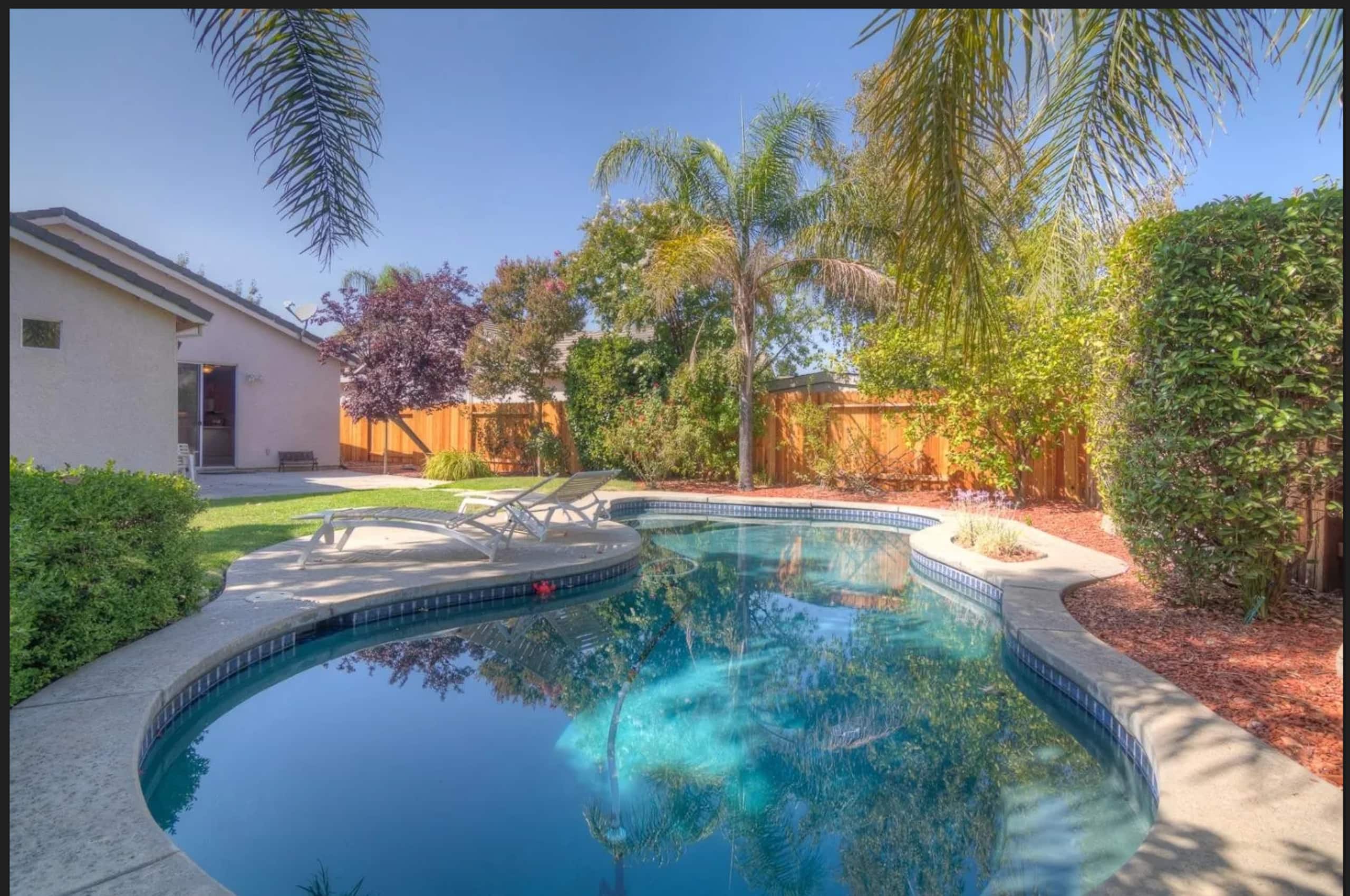 Home in West Sacramento · ★4.96 · 3 bedrooms · 5 beds · 2 private baths - Image 31