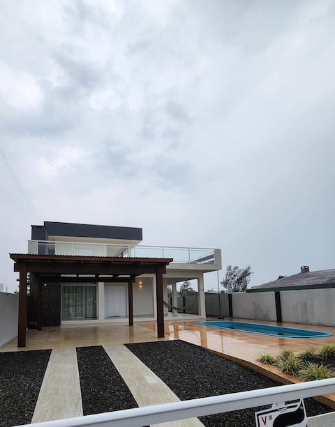 House with 6 en-suites and pool