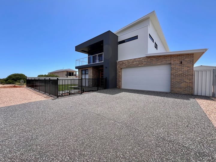 Harry's Place - Modern Home with Ocean Views