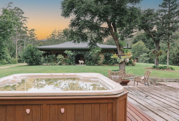 Forest River Homestead – 8 guests + mineral Spa