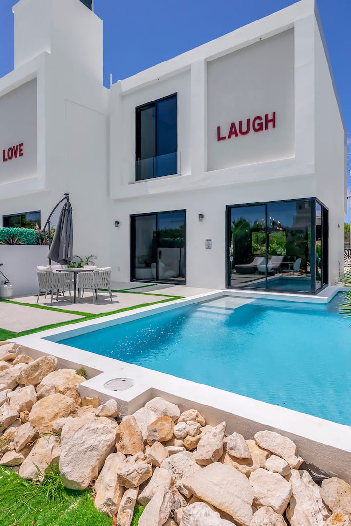 Laugh Villa - Islas Turcas y Caicos