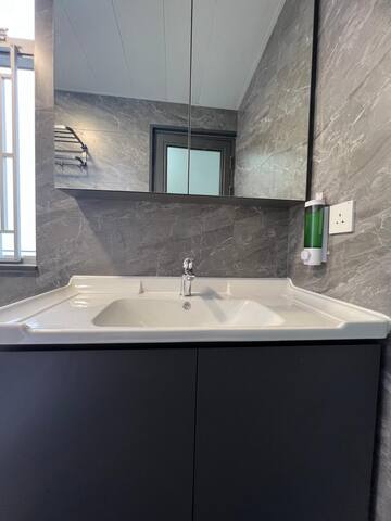 Apt.Three-Bedroom Apt. for 8@269 Hennessy gallery image 3